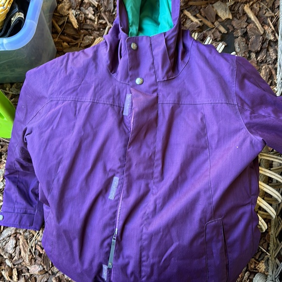 Burton White Collection Winter Snowboarding Jacket - Picture 2 of 4